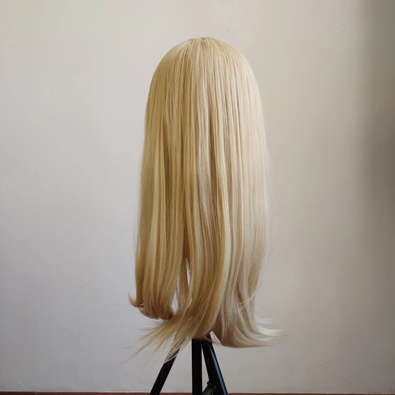 Szőke hosszú frufrus cosplay paróka - szépséghibás